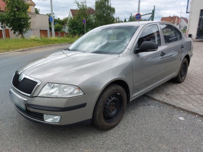 Škoda Octavia 1.6, 75 kW, Škoda Octavia 1.6 MPI, 75kW, Ambiente, odpočet DPH